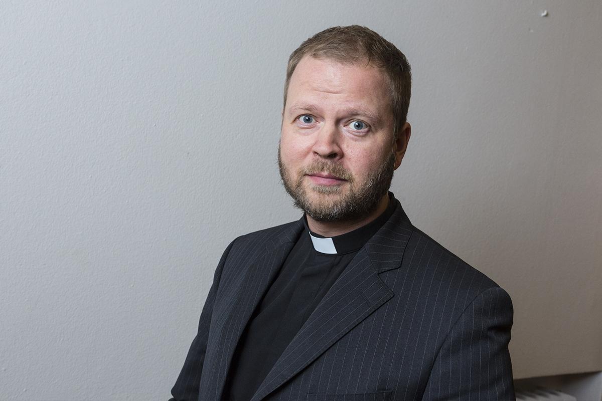 Kallion kirkkoherra ja Helsingin seurakuntayhtymän johtaja Teemu Laajasalo valittiin seuraavaksi piispaksi.